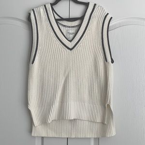 Abercrombie oversized sweater vest. Size small. Worn once. Like new.